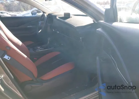 2024 Mazda Cx-30 2.5 Carbon Turbo z USA, uszkodzony, nr VIN 3MVDMBXY4RM717328